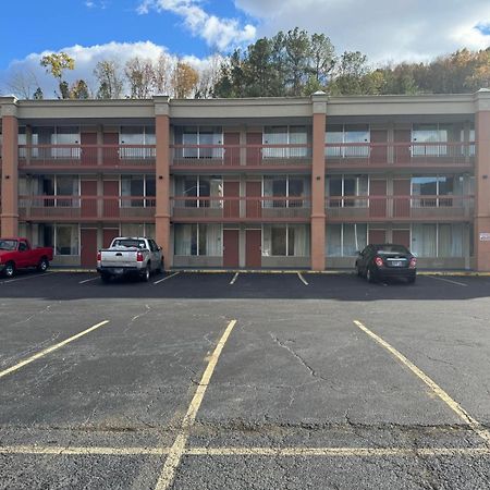 Oyo Hotel Harriman Near I-40 Exterior photo
