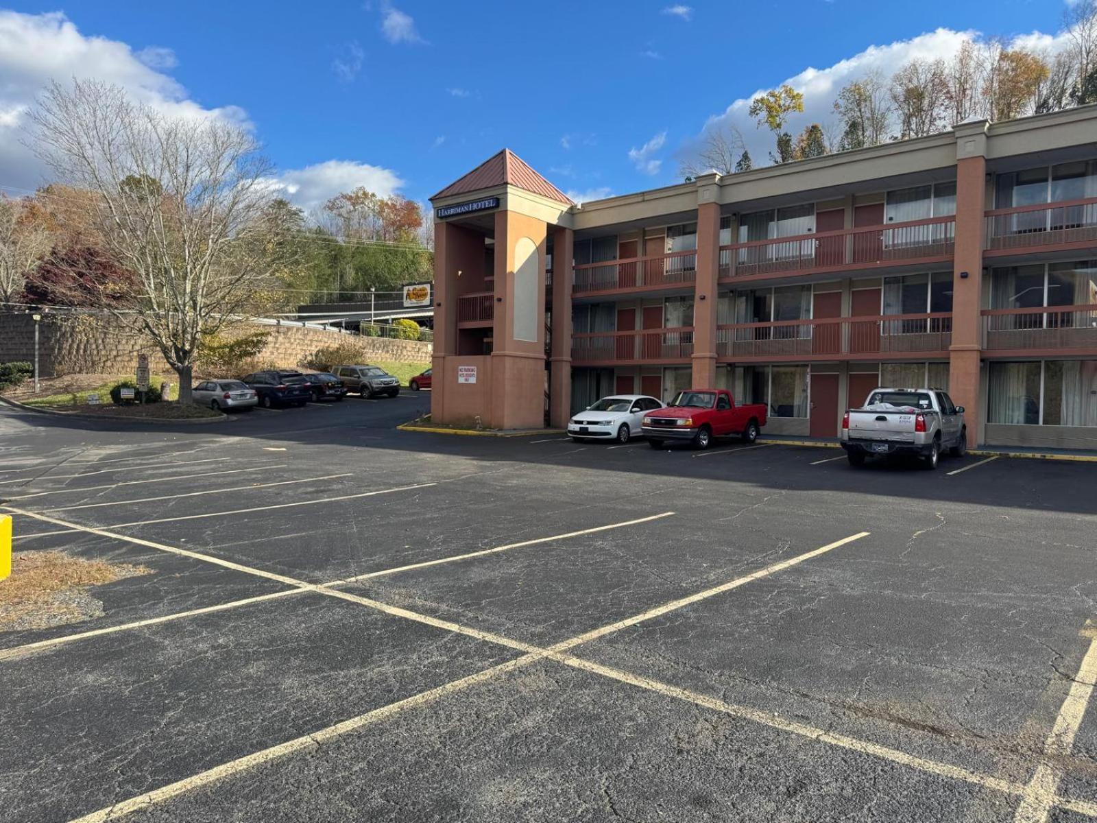 Oyo Hotel Harriman Near I-40 Exterior photo